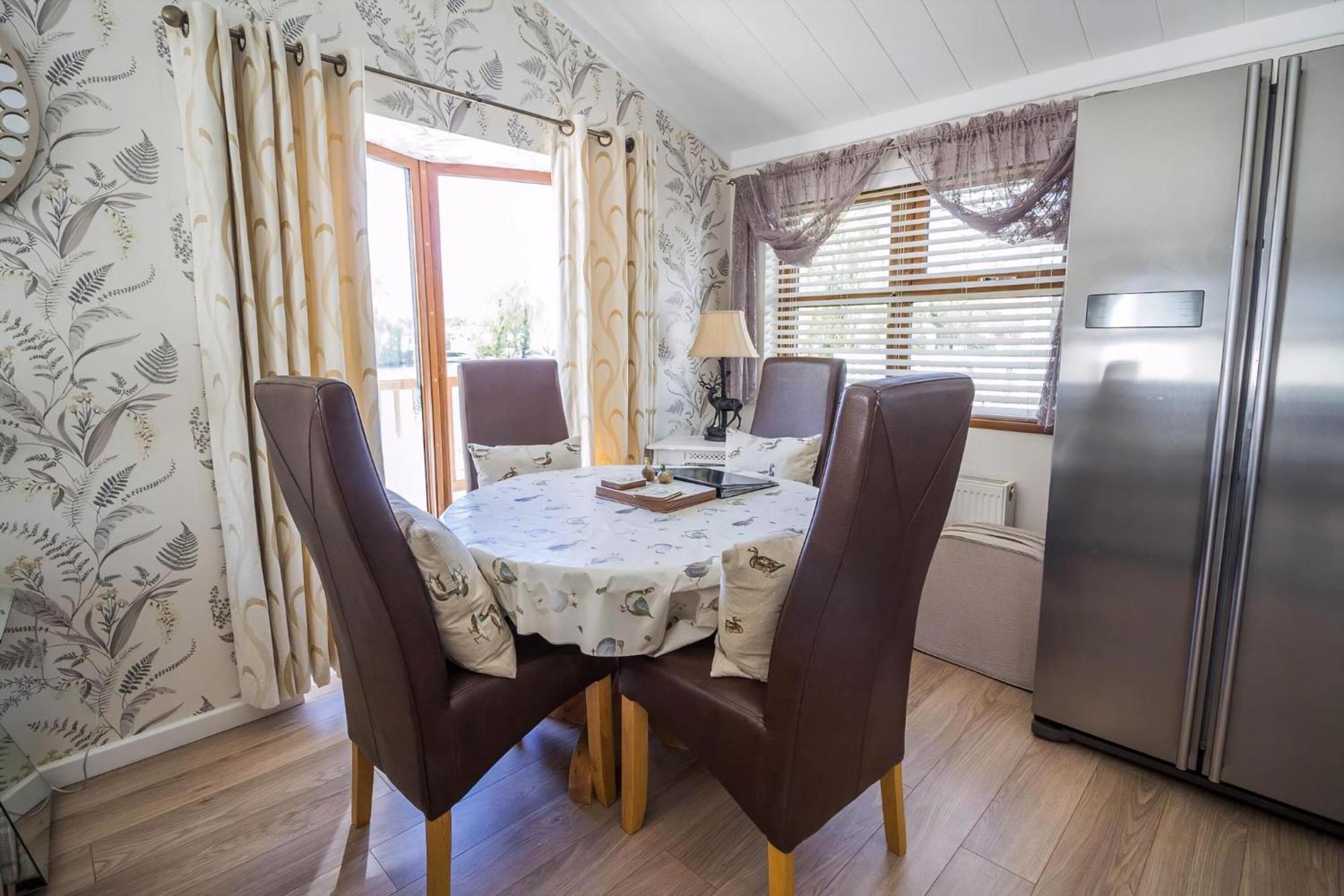 Stunning Lodge With Free Wifi For Hire At Carlton Meres In Suffolk Ref 60013M แซกส์มันดัม ภายนอก รูปภาพ