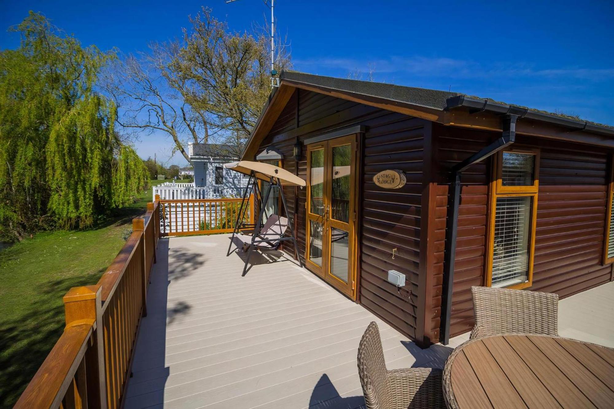 Stunning Lodge With Free Wifi For Hire At Carlton Meres In Suffolk Ref 60013M แซกส์มันดัม ภายนอก รูปภาพ