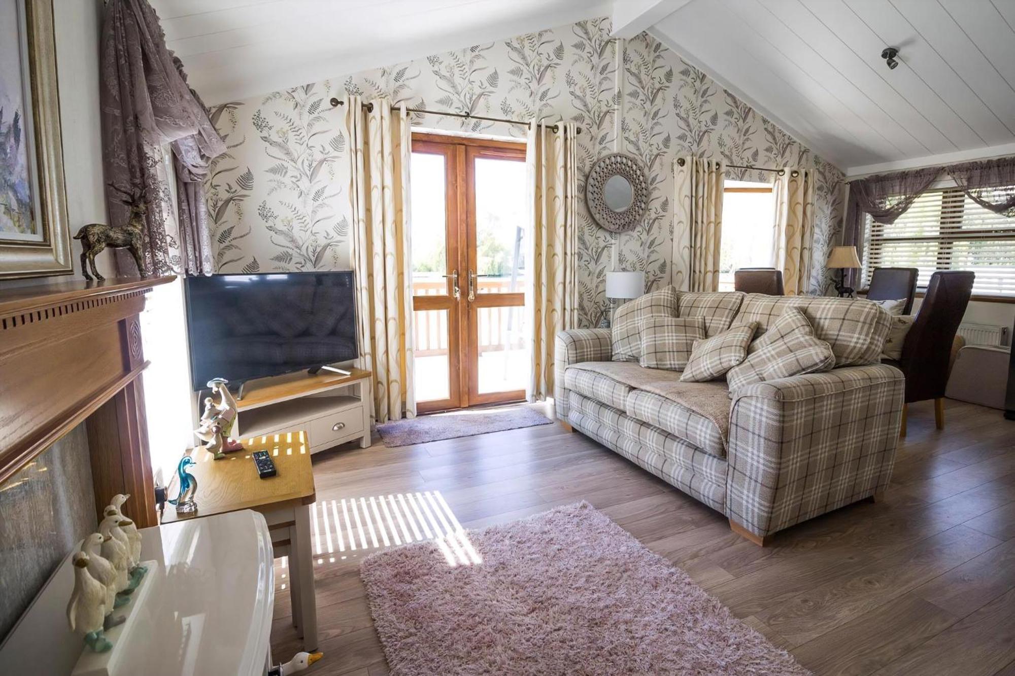 Stunning Lodge With Free Wifi For Hire At Carlton Meres In Suffolk Ref 60013M แซกส์มันดัม ภายนอก รูปภาพ