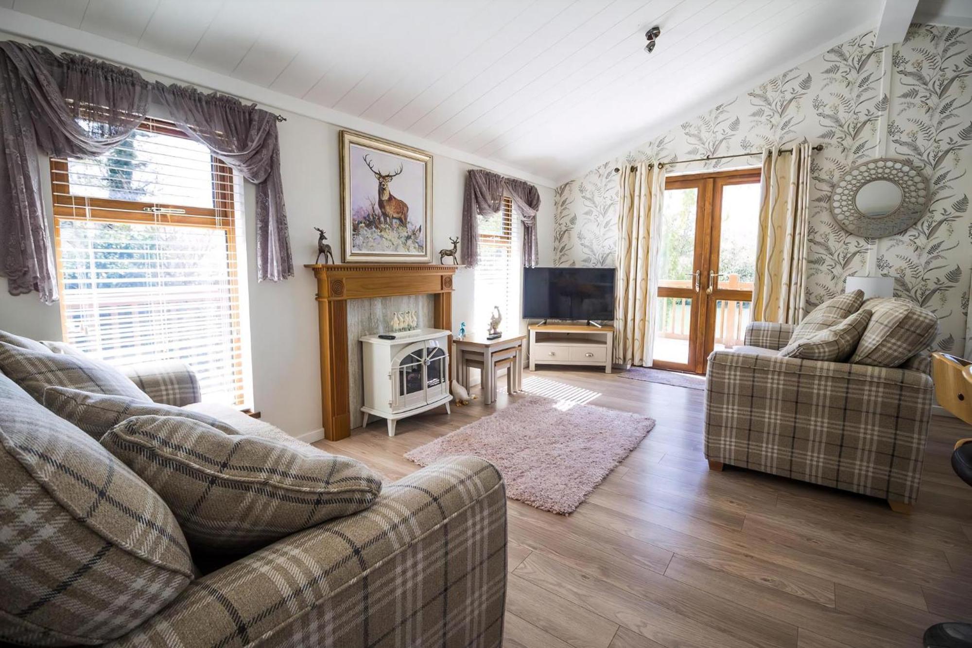 Stunning Lodge With Free Wifi For Hire At Carlton Meres In Suffolk Ref 60013M แซกส์มันดัม ภายนอก รูปภาพ