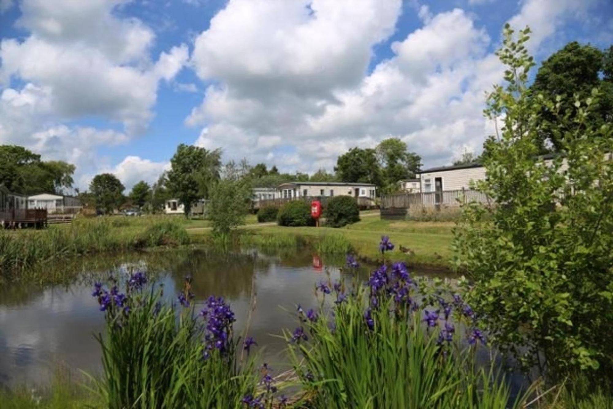 Stunning Lodge With Free Wifi For Hire At Carlton Meres In Suffolk Ref 60013M แซกส์มันดัม ภายนอก รูปภาพ